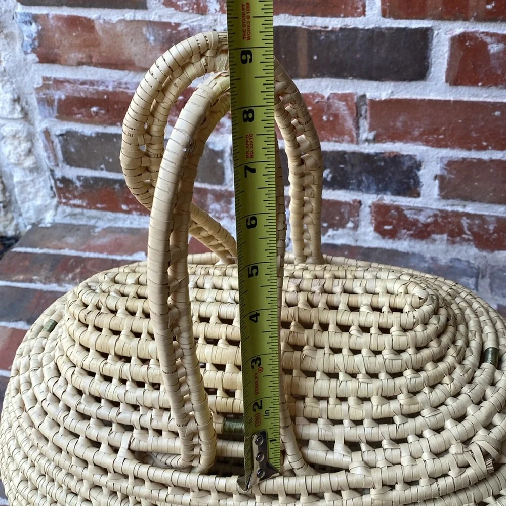 Handcrafted Woven Oval Handbag with Lid